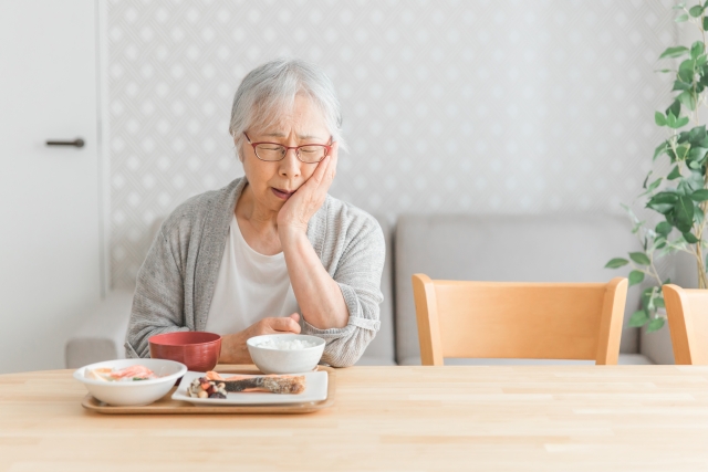 噛みにくいと感じたときはどうする？見直したい食べ方と毎日の習慣とは