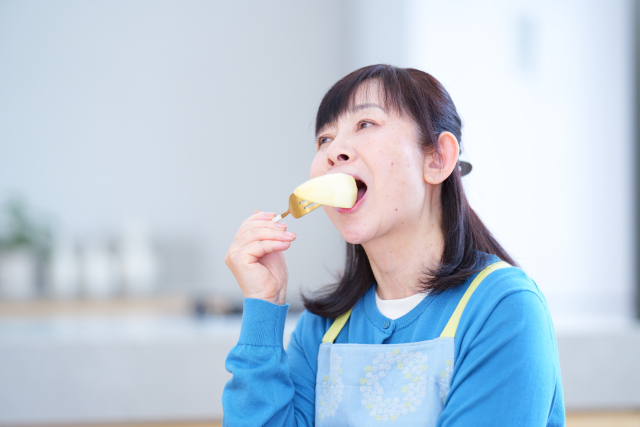 硬いものが食べにくいと感じたら?口の変化と食べ方を見直すヒント